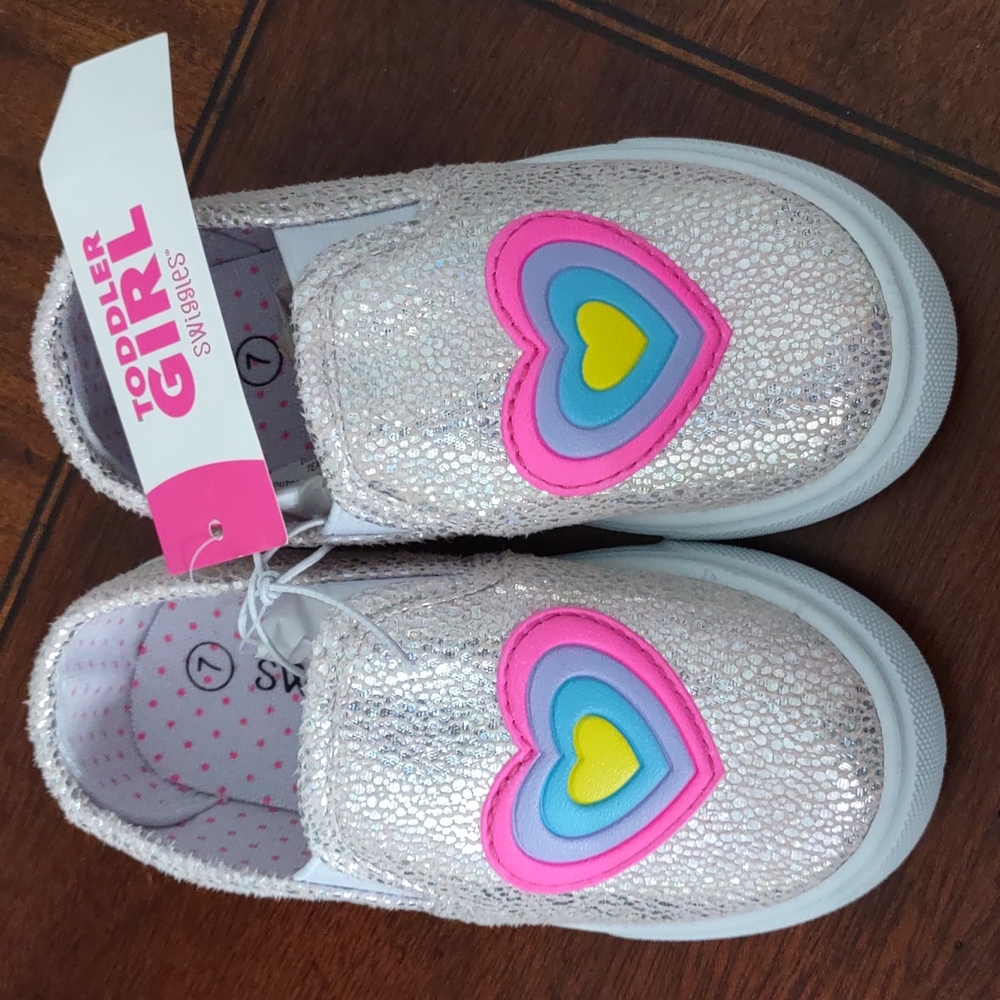 Toddler girls shoes.